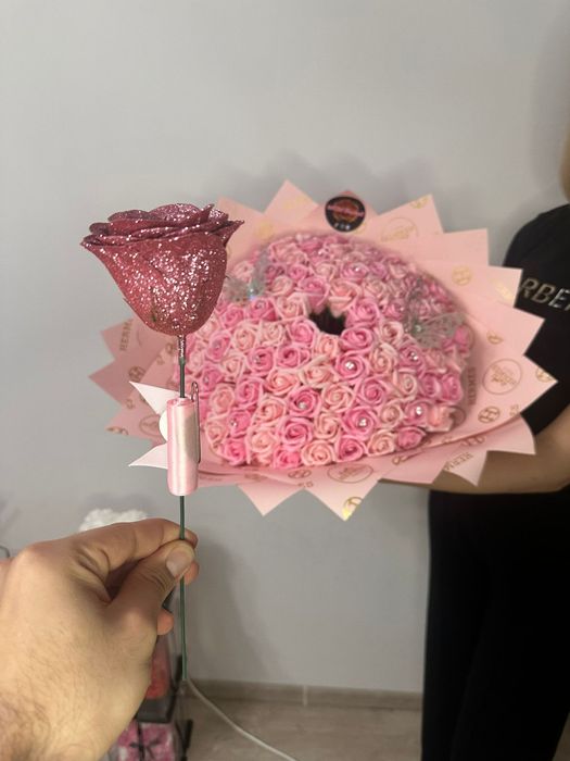 Buchet de 101 trandafiri de sapun cu mesaj secret