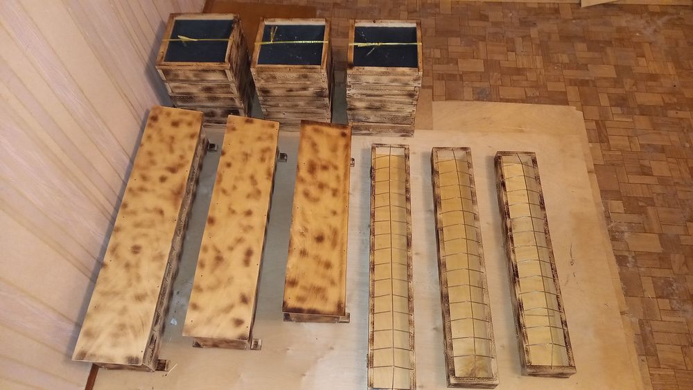 Для голубей кормушки разные