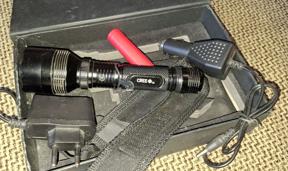 Продам фонарик с ZOOM