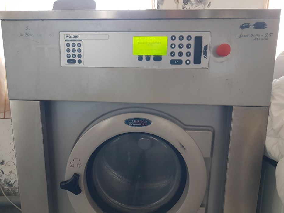 Mașină de spălat profesională, 18kg respectiv 13kg