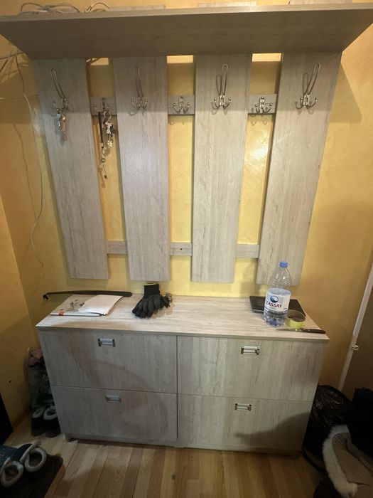 Вешалка для верхней одежды. Прихожая