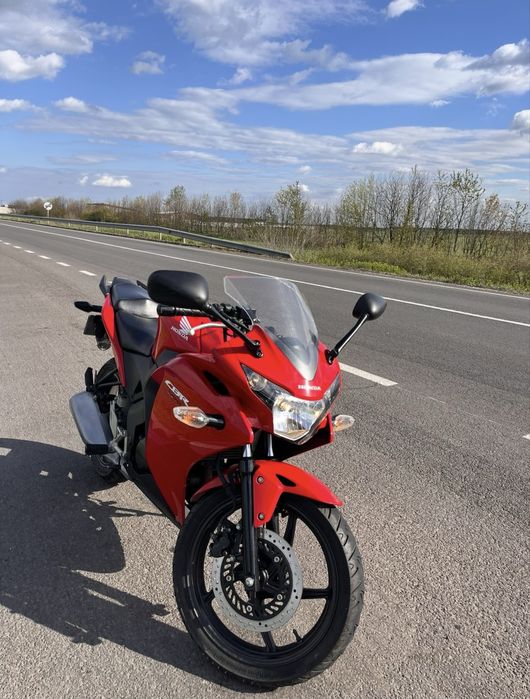 Vând Honda cbr 125r