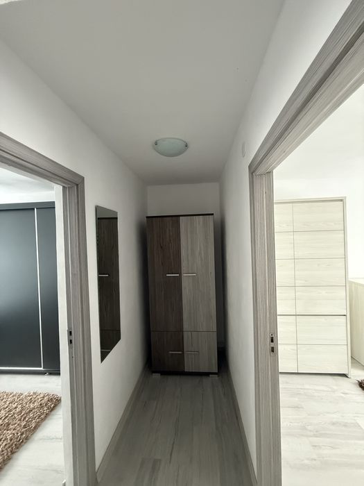 Închiriez apartament MODERN 3 camere etaj 2 Reșița