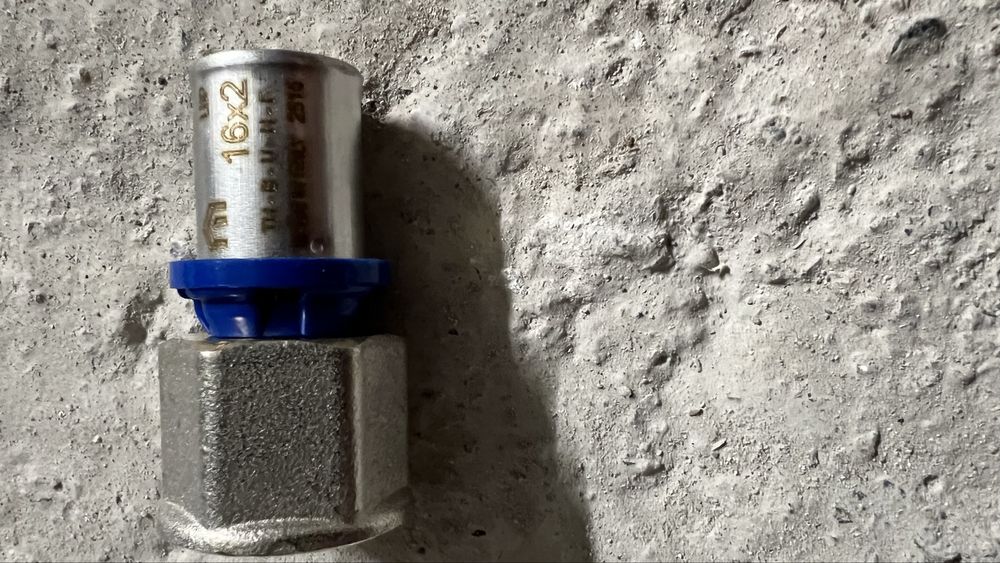 Прес фитинги 16мм 1/2