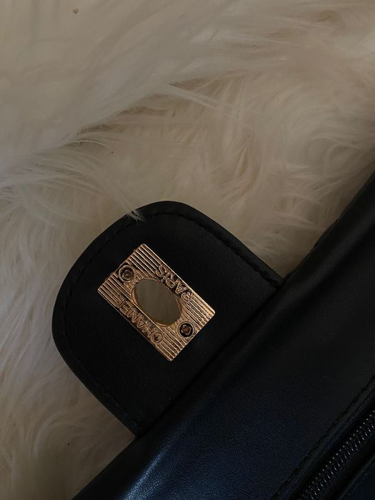 Geanta de umăr neagră