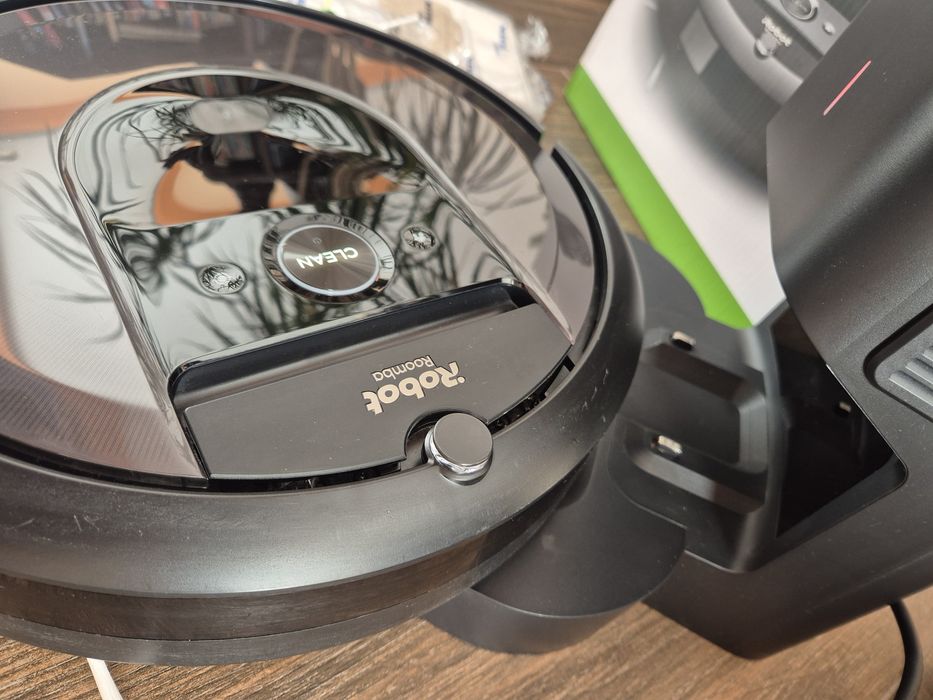 Прахосмукачка робот Irobot Roomba i7+ с ПОДАРЪК аксесоари