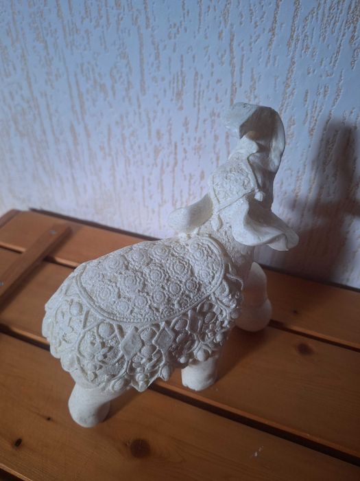 Слон, каменна статуетка