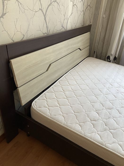 Кровать с матрасом