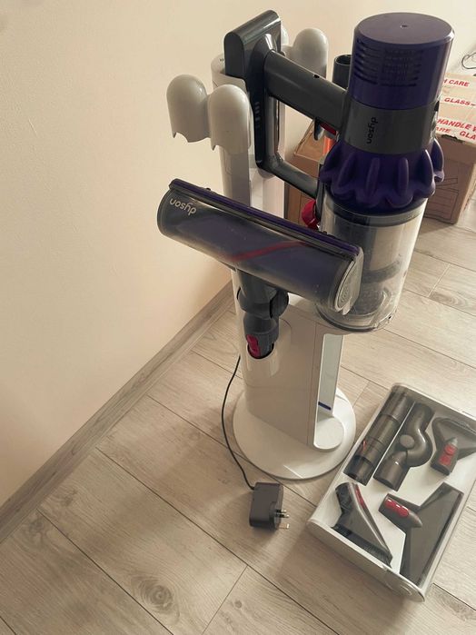Вертикална прахосмукачка + Док станция  Dyson V10