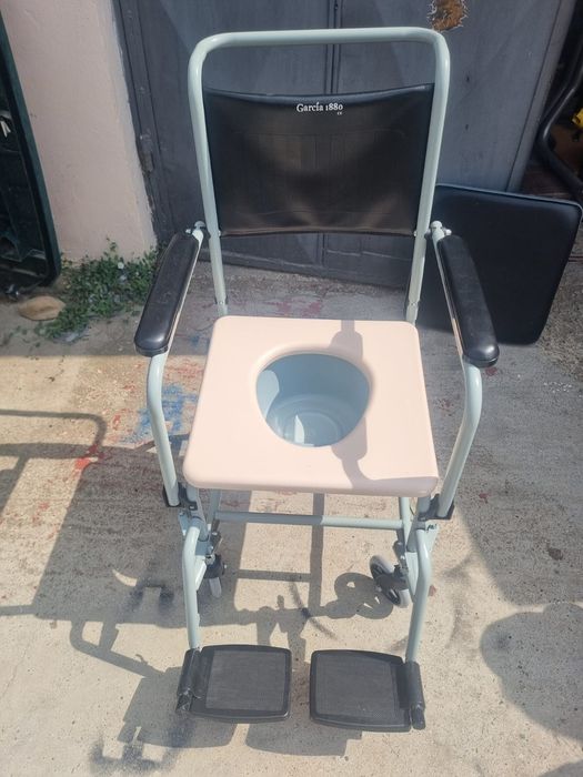 Căruț wc și de duș dizabilități