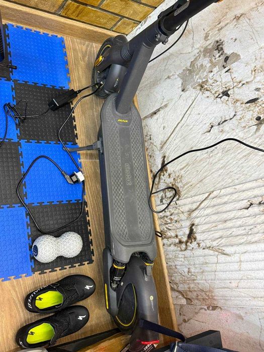 Продам самокат ninebot kick scooter max G2