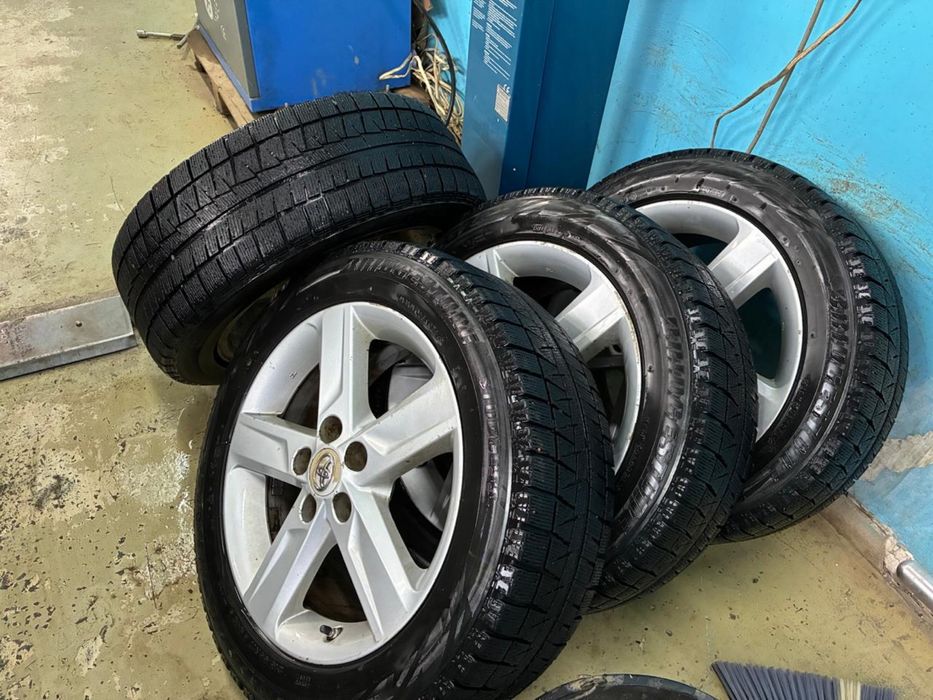 Продам комплект баллонов зима (липучки)