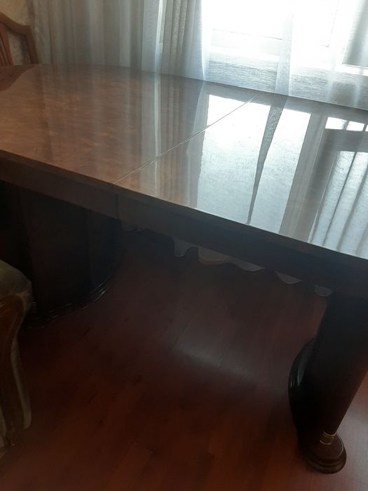 Продам обеденный стол. Основание из дерева