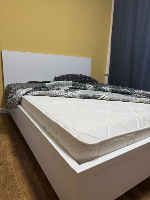 кровать двуспальная