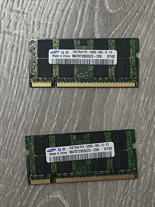 Vand 2 placute RAM