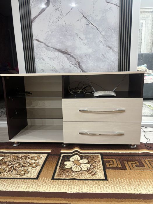 Продам тумбу под телевизор