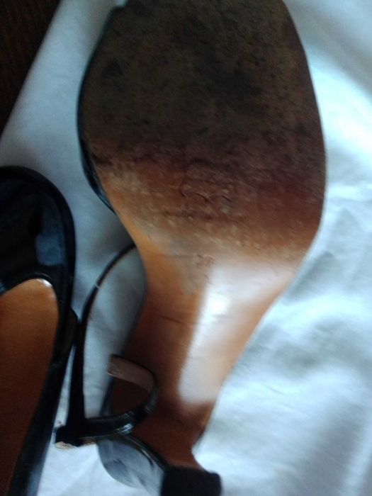 Лачени официални сандали