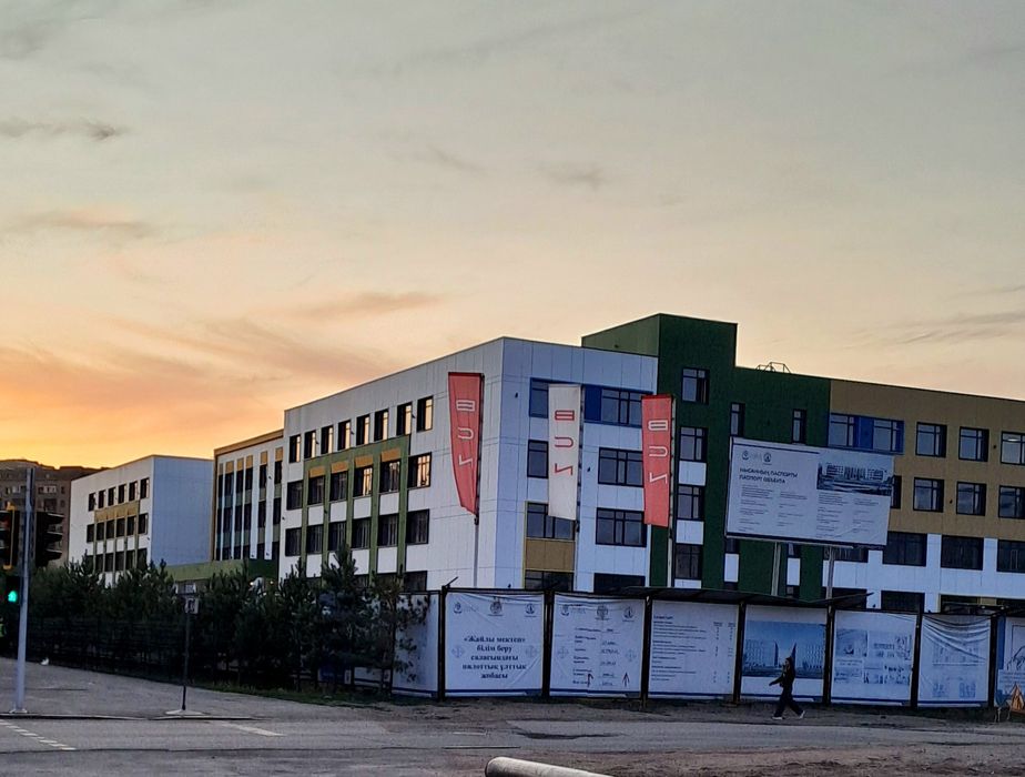 продам 3 к.кв. иманова 34