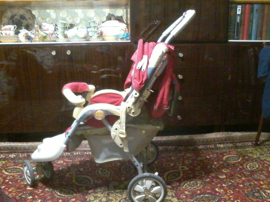 Детская коляска красная