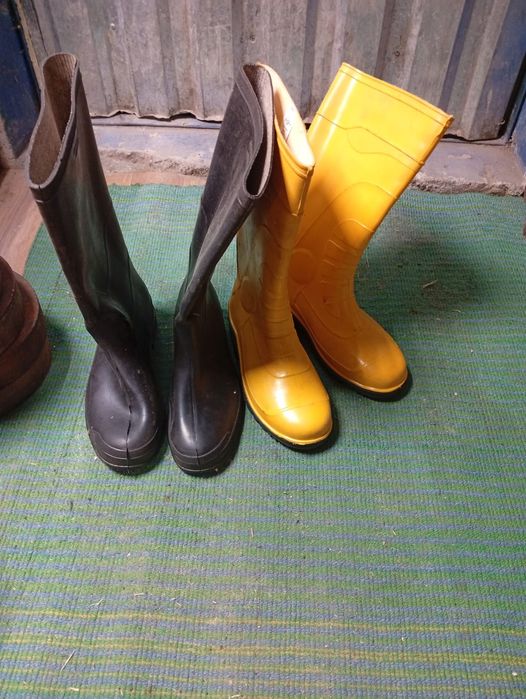 Продам мужские резиновые сапоги 2000