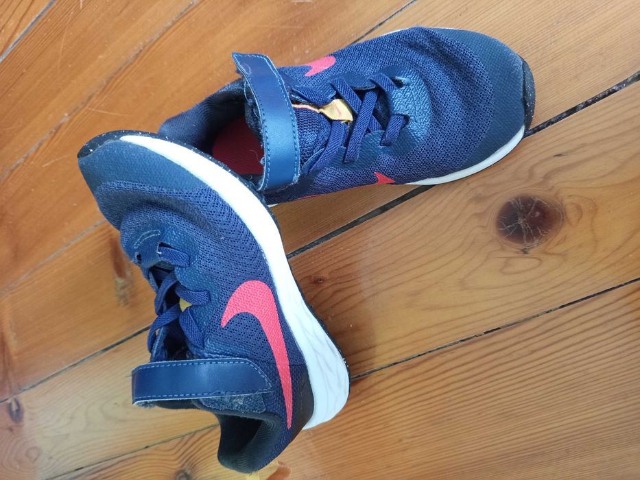 Маратонки Nike 28