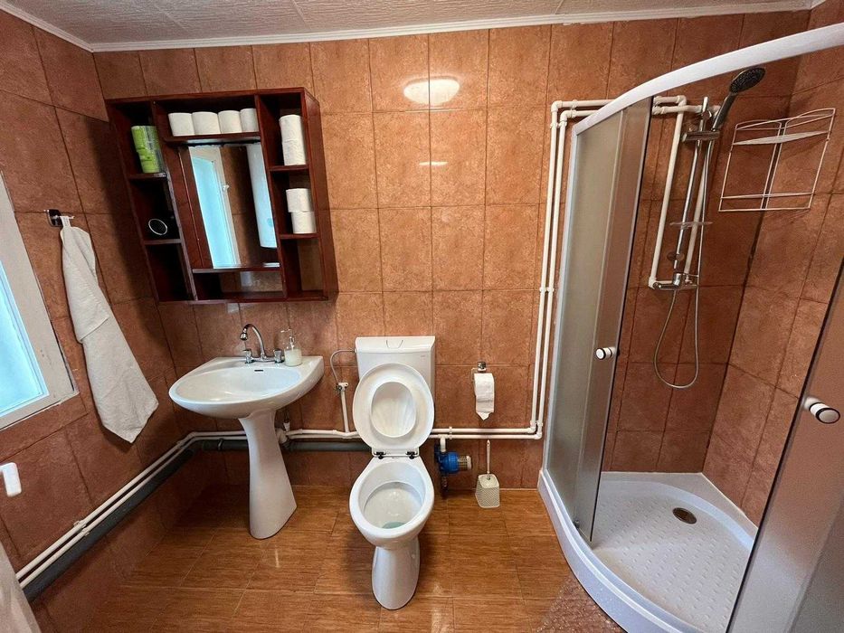 Casa/cabana (cu ciubar) la munte - de inchiriat