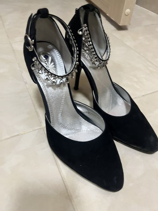 Продам черные туфли