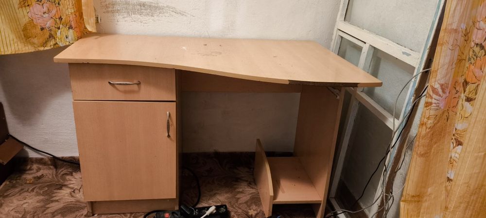 Продам компьтерный стол