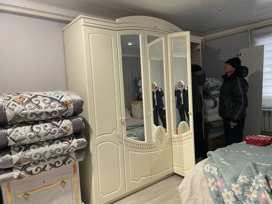 Спальный гарнитур продам