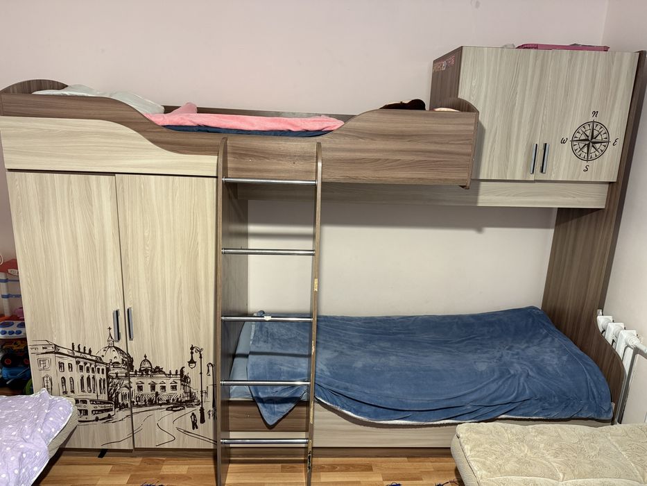 Двухярусный детский кроват