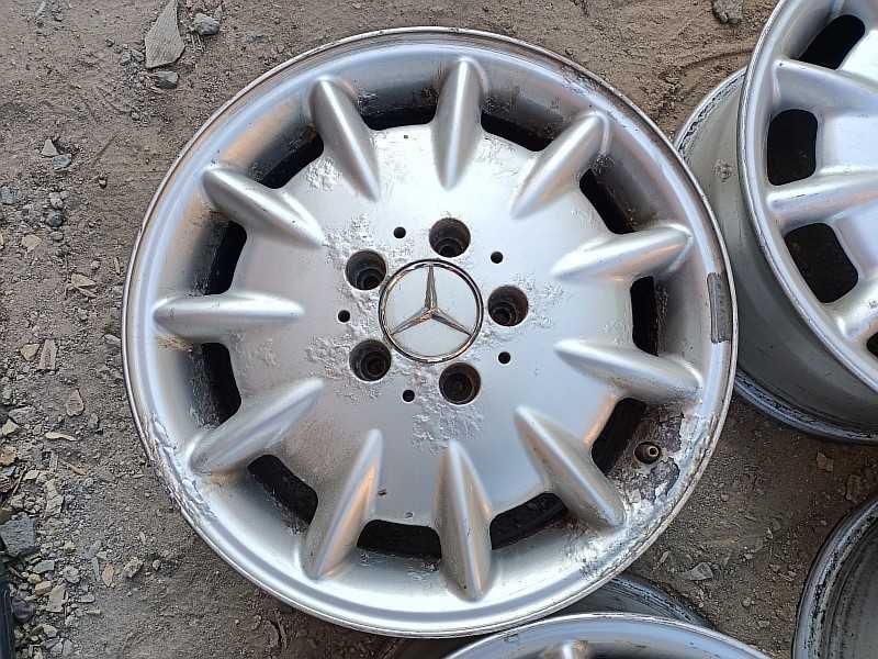 Продам оригинальные легкосплавные диски на автомашину Mersedes