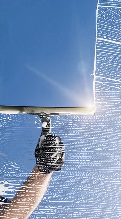 Curatare/Spalare profesională a geamurilor