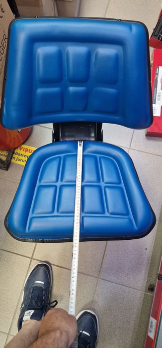 scaun tractor universal calitativ cu suspensie foarte calitativ si solid robust pret 695 lei se poate trimite prin curier rapid în toată tara