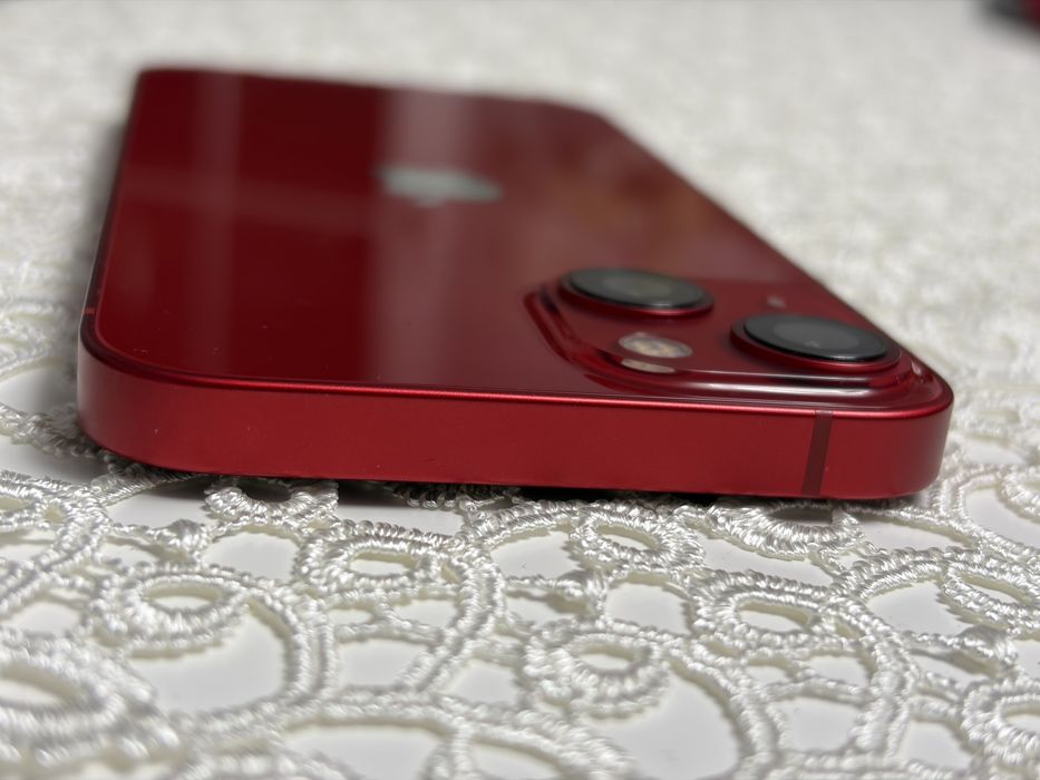 Vând Iphone 13 red edition.