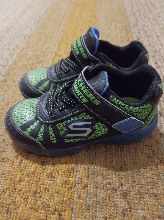 Оригинални маратонки Адидас и Скечърс- ном.27 и 26,Розови пантофи