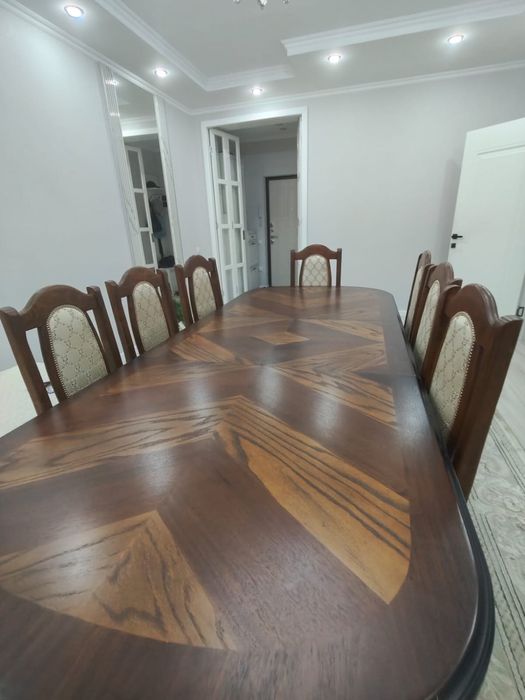 Стол со стульями