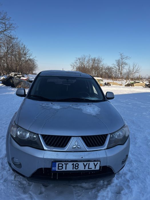 Vând Mitsubishi Outlander