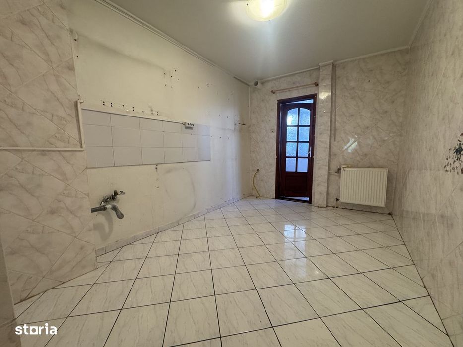 Nemobilat 3 camere 85 mp cu grădină Tatarasi Metalurgie