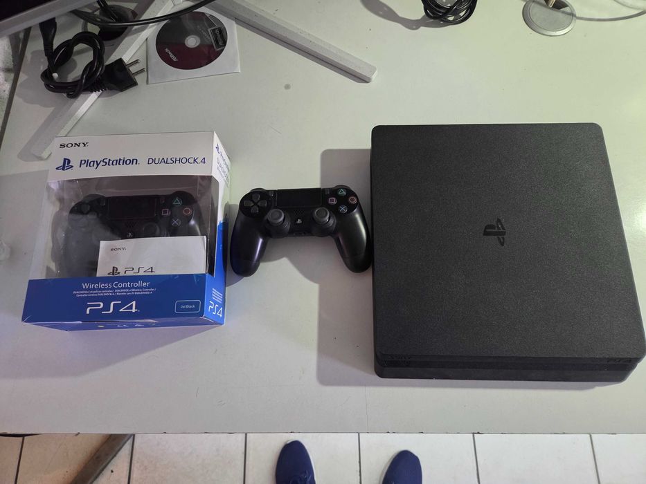 Play Station 4 Slim