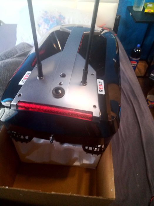 Нова лодка за захранка с автопилот и gps обхват 500 метра