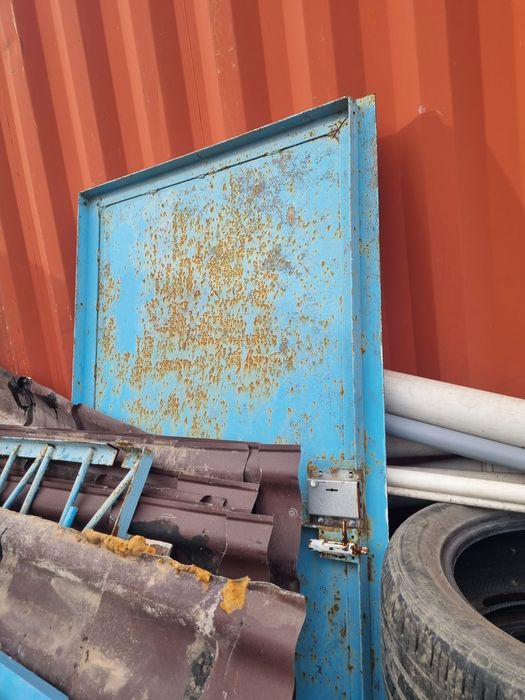 Железная дверь с коробкой