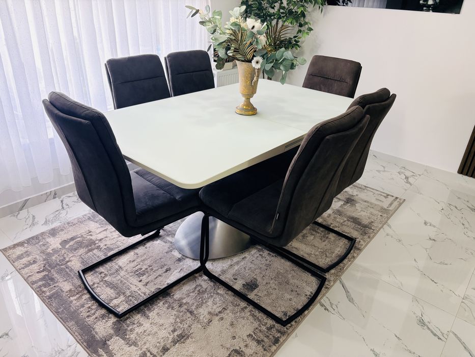 Set masa dining cu scaune, Se vand și separa – Stare excelentă