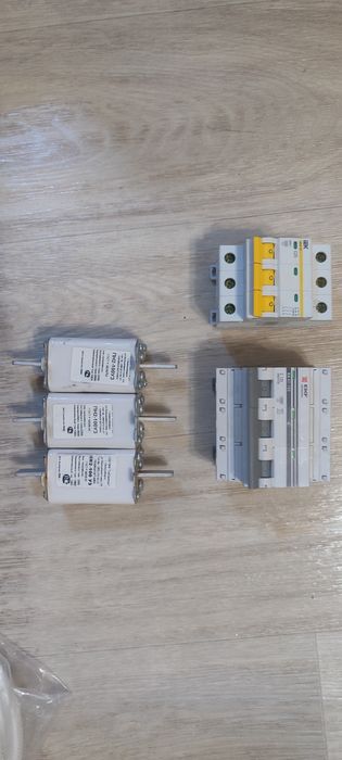 Продам вставка (плавкая) 100 А, автомат С125, С25