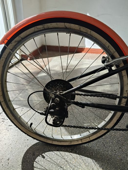 Vând bicicletă fete 10-12ani
