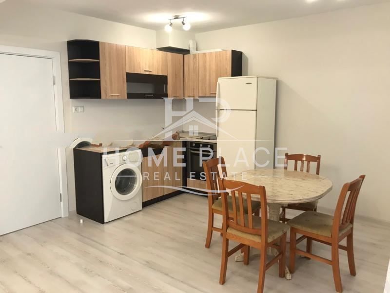 ТРИСТАЕН апартамент под наем - Конфуто