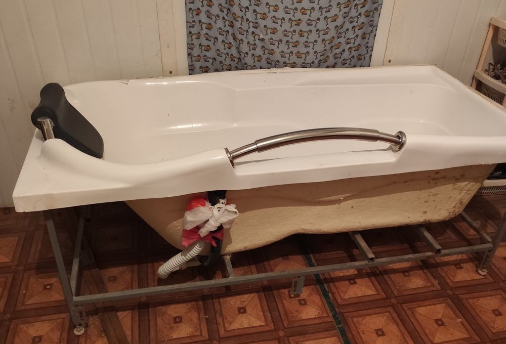 Продается акриловая ванна