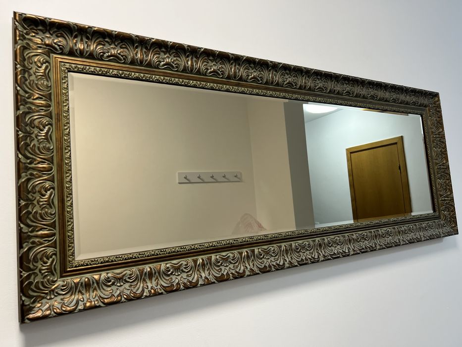 Декоративно огледало с масивна рамка