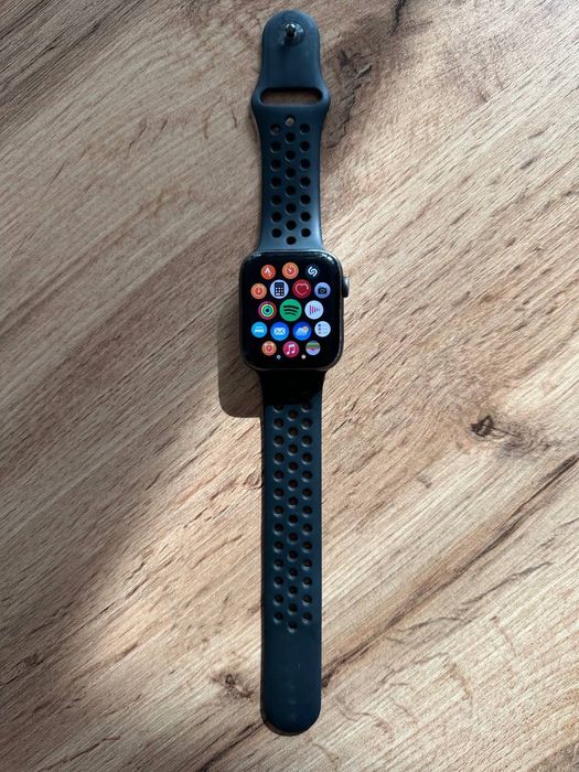 Смарт часовник APPLE WATCH SERIES 5 - 44mm
