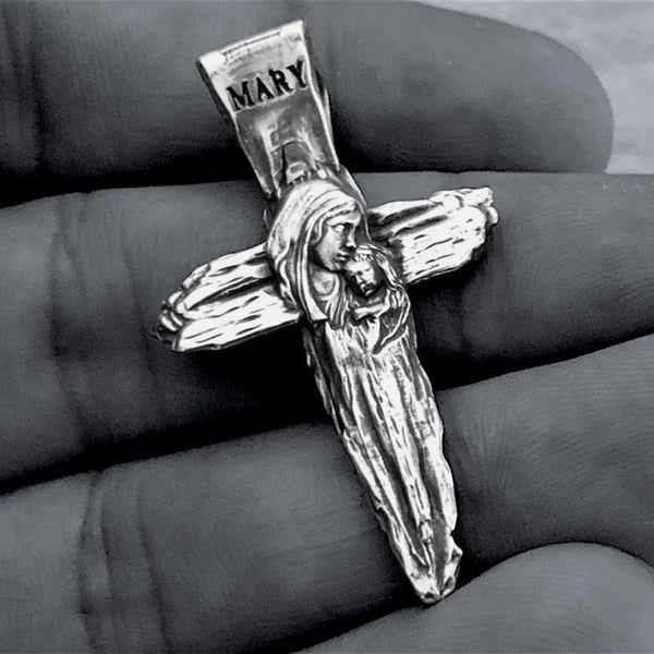 Сребърен кръст 925 с Дева Мария и Младенеца  бижу за вяра и закрила