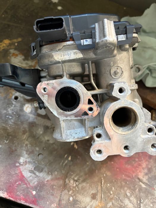 Продавам оригинален електрически EGR клапан Valeo – Peugeot / Citroën